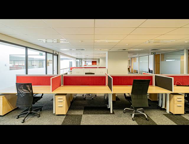 1,552M² OFFICE TO LET IN FERNDALE